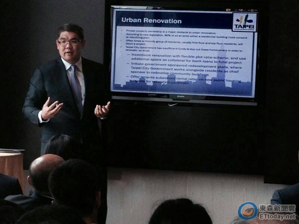 連勝文21日下午于香港交易廣場,受邀向外資經(jīng)理人就"臺北市的未來發(fā)展與投資機會"進行演講。 連勝文21日下午于香港交易廣場,受邀向外資經(jīng)理人就"臺北市的未來發(fā)展與投資機會"進行演講。