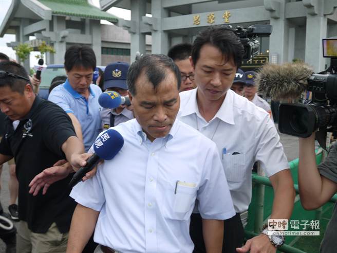 葉匡時面顯嚴肅,略顯疲態,不發一語。 葉匡時面顯嚴肅,略顯疲態,不發一語。