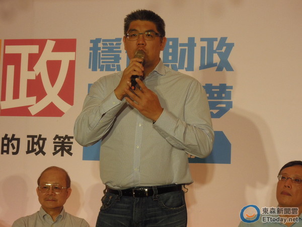 連勝文30日下午召開財政政策說明會,也回應總干事人選一事 連勝文30日下午召開財政政策說明會,也回應總干事人選一事