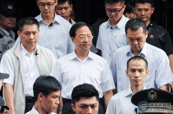 臺當局“行政院長”江宜樺30日下午應訊2個小時后離開臺北地院 臺當局“行政院長”江宜樺30日下午應訊2個小時后離開臺北地院