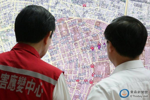 馬英九與江宜樺視察高雄爆炸事件受災情況 馬英九與江宜樺視察高雄爆炸事件受災情況