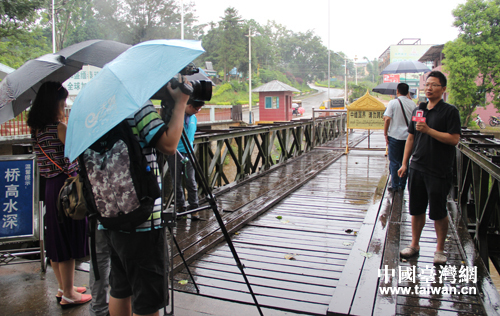 兩岸記者參訪滇西戰役畹町橋舊址 兩岸記者參訪滇西戰役畹町橋舊址