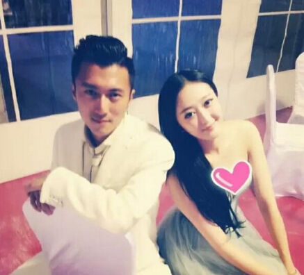 謝霆鋒與師妹洛詩。(網絡圖) 謝霆鋒與師妹洛詩。(網絡圖)