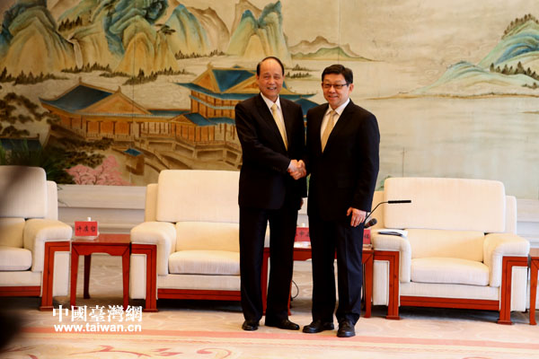 海峽兩岸關系協(xié)會會長陳德銘30日在江蘇淮安會見臺灣海基會董事長林中森 海峽兩岸關系協(xié)會會長陳德銘30日在江蘇淮安會見臺灣海基會董事長林中森