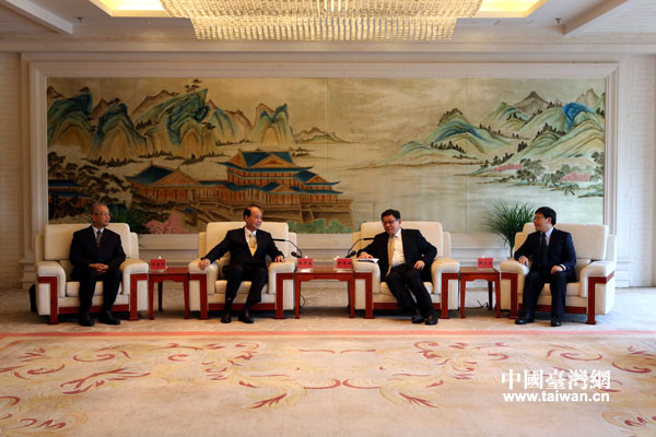 海峽兩岸關系協(xié)會會長陳德銘30日在江蘇淮安會見臺灣海基會董事長林中森 海峽兩岸關系協(xié)會會長陳德銘30日在江蘇淮安會見臺灣海基會董事長林中森