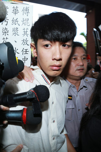 柯震東赴臺北地檢署到案說明 面對媒體不發一語 柯震東赴臺北地檢署到案說明 面對媒體不發一語