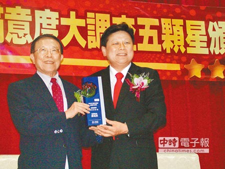 臺灣花蓮傅昆萁民調獲8成選票 藍綠選民都支持 臺灣花蓮傅昆萁民調獲8成選票 藍綠選民都支持