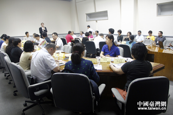 大陸運(yùn)營(yíng)商代表、行業(yè)協(xié)會(huì)代表、網(wǎng)絡(luò)企業(yè)和網(wǎng)絡(luò)媒體代表參觀走訪旺旺中時(shí)電子報(bào) 大陸運(yùn)營(yíng)商代表、行業(yè)協(xié)會(huì)代表、網(wǎng)絡(luò)企業(yè)和網(wǎng)絡(luò)媒體代表參觀走訪旺旺中時(shí)電子報(bào)