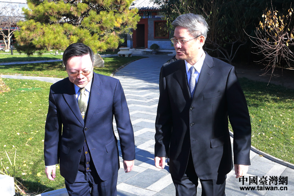 國臺辦主任張志軍12日在北京與臺灣方面陸委會主委王郁琦會面 國臺辦主任張志軍12日在北京與臺灣方面陸委會主委王郁琦會面