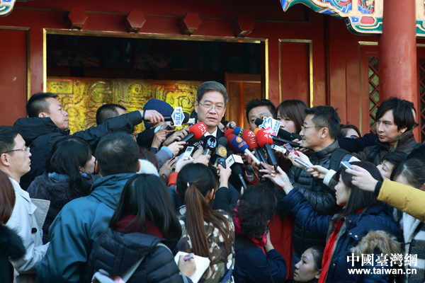 國臺辦主任張志軍12日在北京與臺灣方面陸委會主委王郁琦會面 國臺辦主任張志軍12日在北京與臺灣方面陸委會主委王郁琦會面