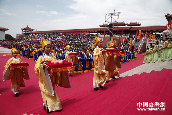 萬名信眾齊聚“媽祖故里”隆重紀念媽祖誕辰1055周年 萬名信眾齊聚“媽祖故里”隆重紀念媽祖誕辰1055周年