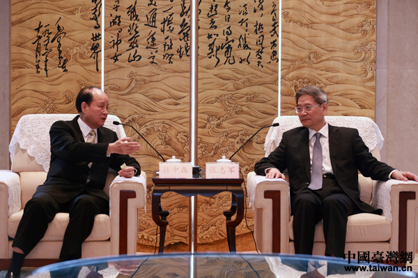 張主任會(huì)見臺(tái)灣海基會(huì)董事長(zhǎng)林中森 張主任會(huì)見臺(tái)灣海基會(huì)董事長(zhǎng)林中森