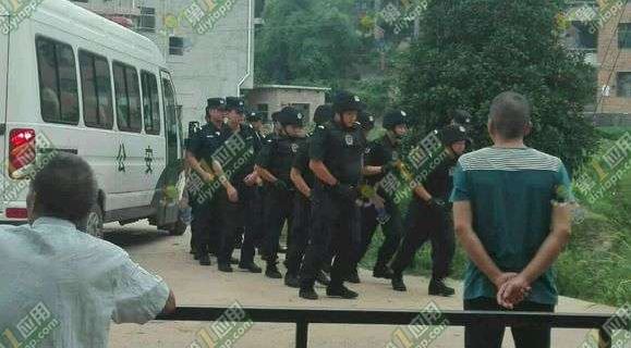 澎湃新聞從祁陽縣公安局證實,犯罪嫌疑人代某某已被警方抓獲。