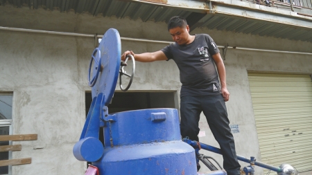 張五一和他的無線遙控潛水艇