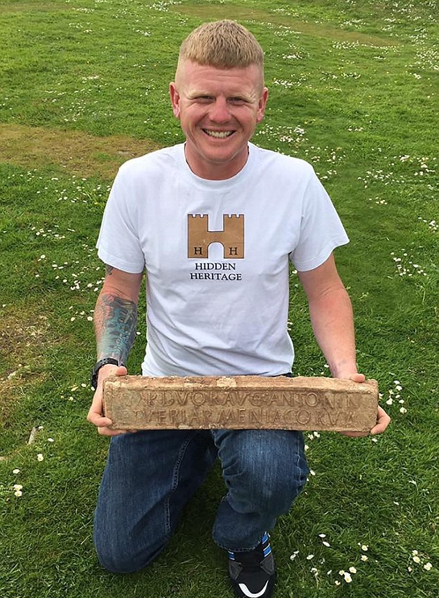 英男子發現古羅馬鉛塊 欲以51萬元高價出售 英男子發現古羅馬鉛塊 欲以51萬元高價出售