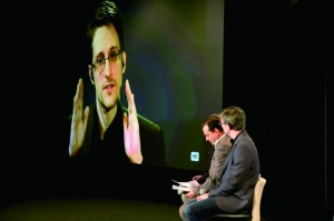 斯諾登通過視頻向美國(guó)發(fā)表講話。