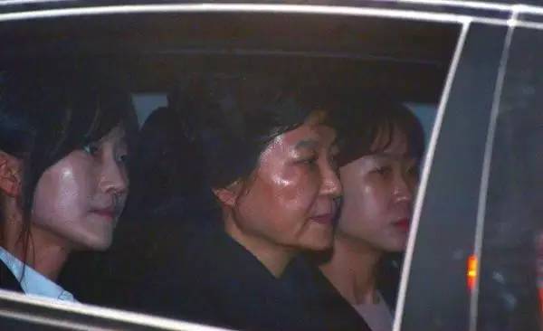 樸槿惠被批捕并關押已經一整天 她經歷了什么? 樸槿惠被批捕并關押已經一整天 她經歷了什么?