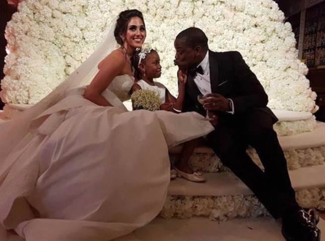 百萬朵玫瑰布置超豪華婚禮 尼日利亞女首富之子娶妻 百萬朵玫瑰布置超豪華婚禮 尼日利亞女首富之子娶妻