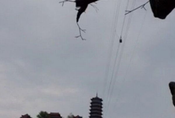 大冶一游客乘坐高空索道時(shí)被卡 從百米高空墜亡 大冶一游客乘坐高空索道時(shí)被卡 從百米高空墜亡