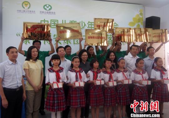 臺(tái)企持續(xù)援建雅安災(zāi)區(qū)七所康師傅安康圖書館落成 臺(tái)企持續(xù)援建雅安災(zāi)區(qū)七所康師傅安康圖書館落成