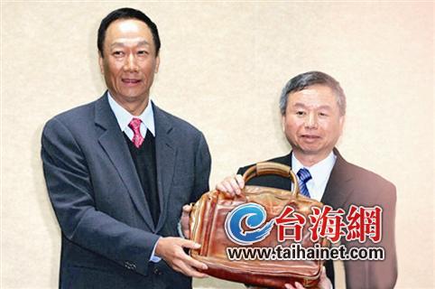柯文哲“示威”查弊第一炮要打郭臺(tái)銘? 柯文哲“示威”查弊第一炮要打郭臺(tái)銘?