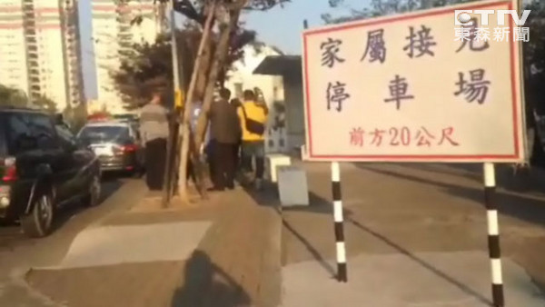 高雄挾警案續(xù):6嫌犯自盡 2人質(zhì)平安獲釋 高雄挾警案續(xù):6嫌犯自盡 2人質(zhì)平安獲釋