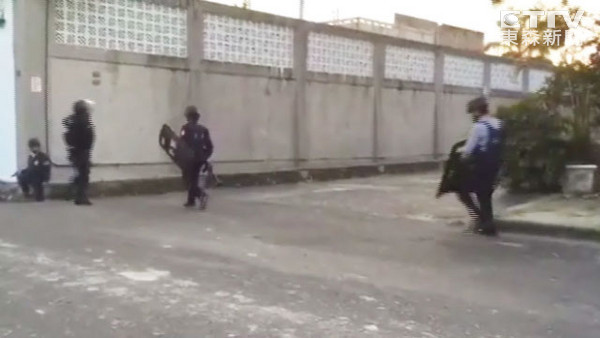 高雄挾警案續(xù):6嫌犯自盡 2人質(zhì)平安獲釋 高雄挾警案續(xù):6嫌犯自盡 2人質(zhì)平安獲釋