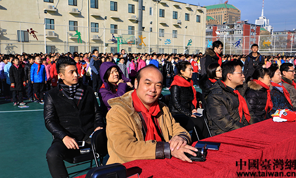 兩岸同胞攜手辦公益 環(huán)保漫畫書走進(jìn)奮斗小學(xué) 兩岸同胞攜手辦公益 環(huán)保漫畫書走進(jìn)奮斗小學(xué)