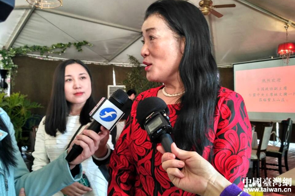 黃紫玉接受記者采訪 黃紫玉接受記者采訪