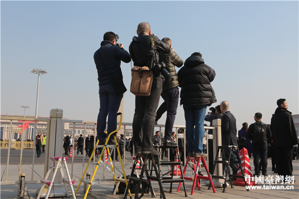 記者上兩會:追得上劉翔 扛得起“鋼鐵俠” 記者上兩會:追得上劉翔 扛得起“鋼鐵俠”