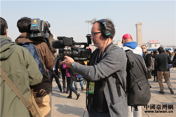 記者上兩會:追得上劉翔 扛得起“鋼鐵俠” 記者上兩會:追得上劉翔 扛得起“鋼鐵俠”