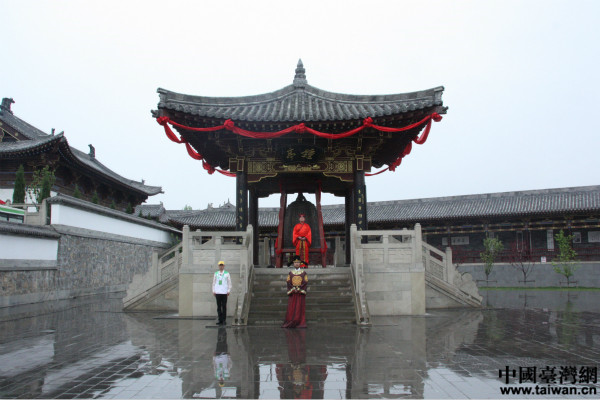 “問祖炎帝·尋根高平”海峽兩岸神農炎帝民間拜祖典禮隆重舉行 海峽兩岸神農炎帝民間拜祖典禮在山西高平舉行“問祖炎帝·尋根高平”海峽兩岸神農炎帝民間拜祖典禮隆重舉行