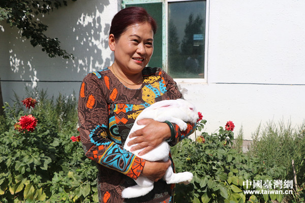 治沙路上致富忙 庫(kù)布其模式讓百姓笑開(kāi)顏 治沙路上致富忙 庫(kù)布其模式讓百姓笑開(kāi)顏