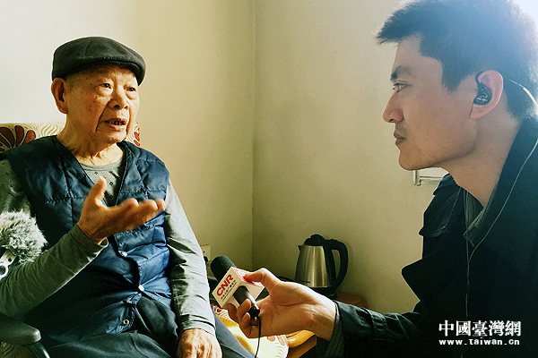 老兵陳阿統出生在臺灣新竹,1945年臺灣光復那年他17歲,加入了前來接收臺灣的國民黨軍隊