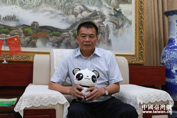 福建省泉州市新輝大投資發展有限公司董事長、海峽兩岸中小企業聯合促進會會長呂雙輝。 福建省泉州市新輝大投資發展有限公司董事長、海峽兩岸中小企業聯合促進會會長呂雙輝。