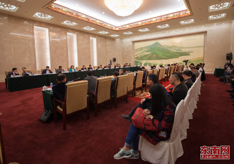 I(lng)܊Մ(hu)eУ18̡Tˡ_(d)ɡ}R(sh)