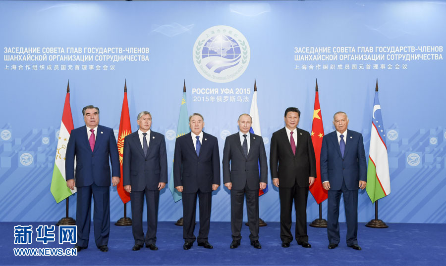 7月10日,上海合作組織成員國元首理事會第十五次會議在俄羅斯烏法舉行。國家主席習近平出席會議并發(fā)表重要講話。這是會前,成員國元首集體合影。新華社記者 李學仁 攝 7月10日,上海合作組織成員國元首理事會第十五次會議在俄羅斯烏法舉行。國家主席習近平出席會議并發(fā)表重要講話。這是會前,成員國元首集體合影。新華社記者 李學仁 攝