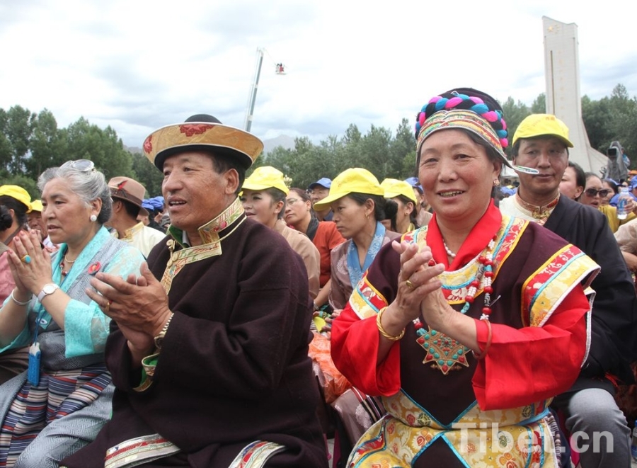 “心連心”藝術(shù)團(tuán)走進(jìn)西藏 “心連心”藝術(shù)團(tuán)走進(jìn)西藏