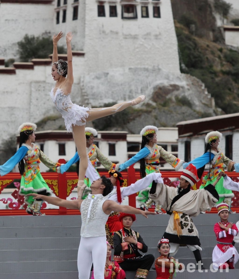 “心連心”藝術團走進西藏 “心連心”藝術團走進西藏