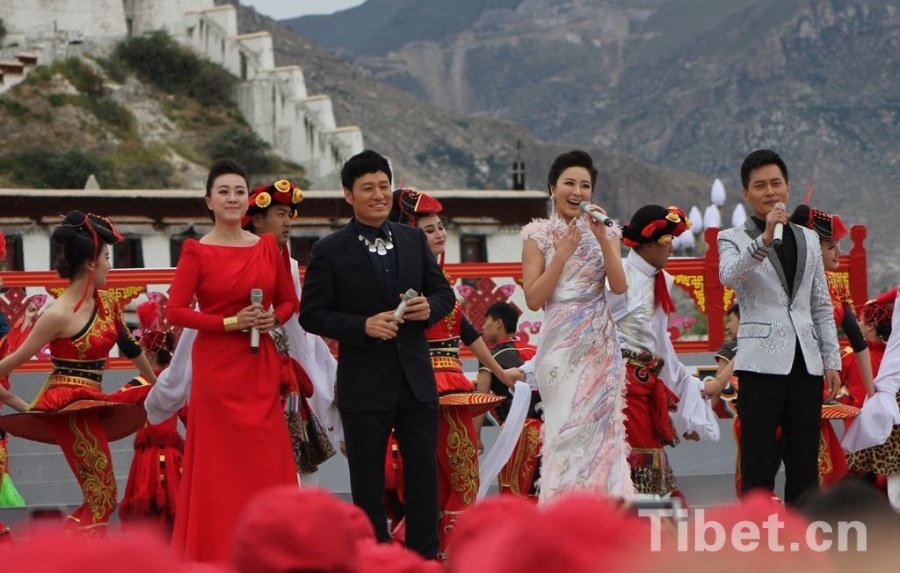 “心連心”藝術(shù)團走進西藏 “心連心”藝術(shù)團走進西藏