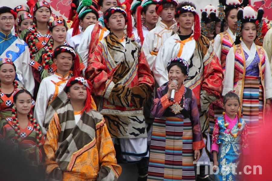 “心連心”藝術團走進西藏 “心連心”藝術團走進西藏