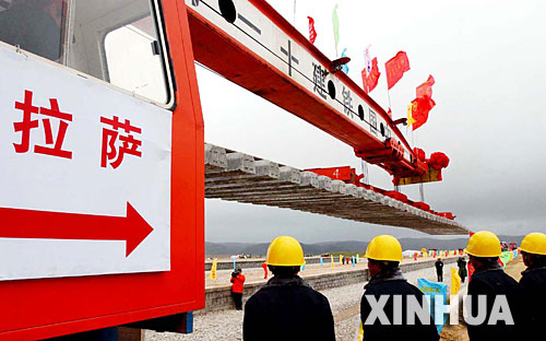 ؾ(ni)һF·܉ڰ܇վ£F܉@_^m(x)죨2004622Քz     F·_ȫL(zhng)1956Ϻߡ·L(zhng)ԽL(zhng)ĸԭF·F·M(jn)ǎ״Ї(gu)˵ĉ(mng)룬@һ뷨ֱЇ(gu)u׃?yu)F(xin)(sh)F·һڹľ1958_(ki)1984꽻I(yng)\(yn)ڮ(dng)r(sh)(gu)ҵĽ(jng)(j)(sh)Լԭ·g(sh)y}δQľ_αͣ20016£(gu)ҿͶY330.9|Ԫ?jing)ӹ޽F·ڹ̡@һ̿Խɽƹɽͨ^(gu)ӺʹƬ^(q)F·O(sh)ʷρδеĴԽĽɌضϵظԭ(li)µC(j)ͻ     Al(f)