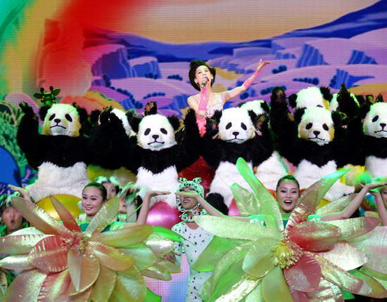 黃圣依央視春晚獨(dú)唱第一聲盡顯過硬唱功(組圖)